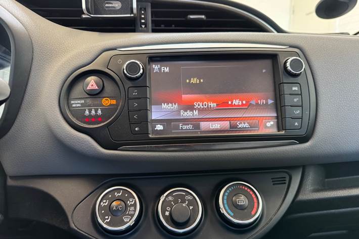 Hvid Toyota Yaris fra 2015