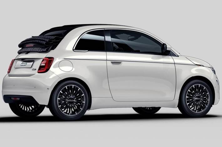 Hvid Fiat 500e fra 2023