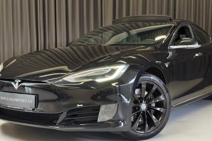 Sort Tesla Model S fra 2017