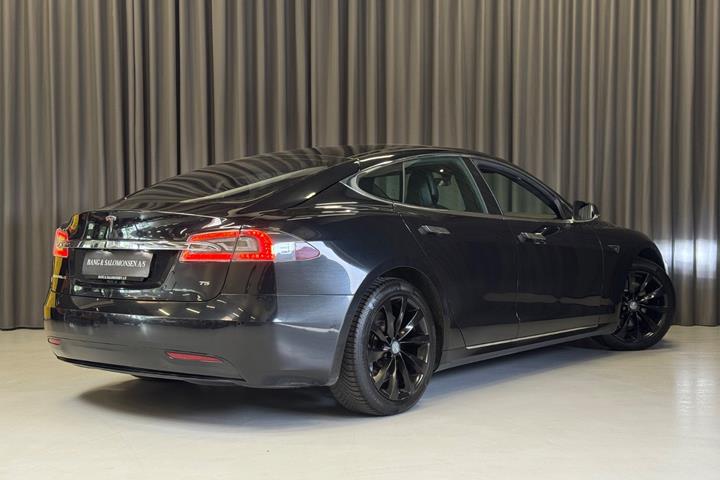 Sort Tesla Model S fra 2017
