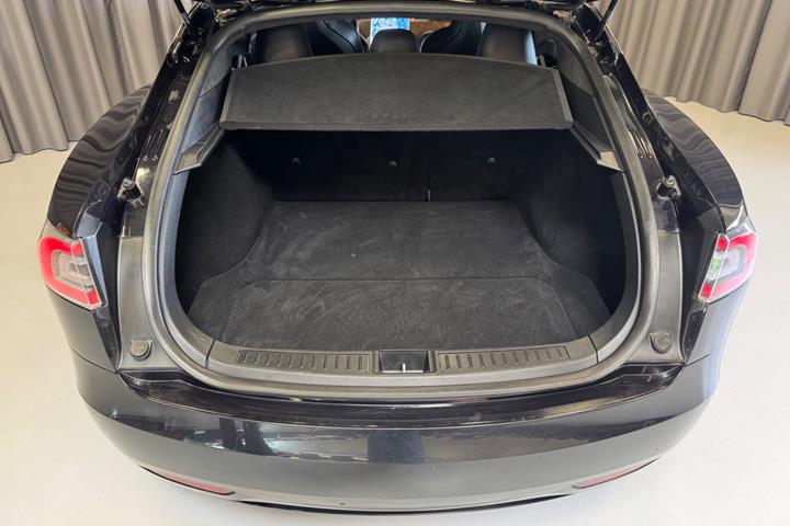 Sort Tesla Model S fra 2017