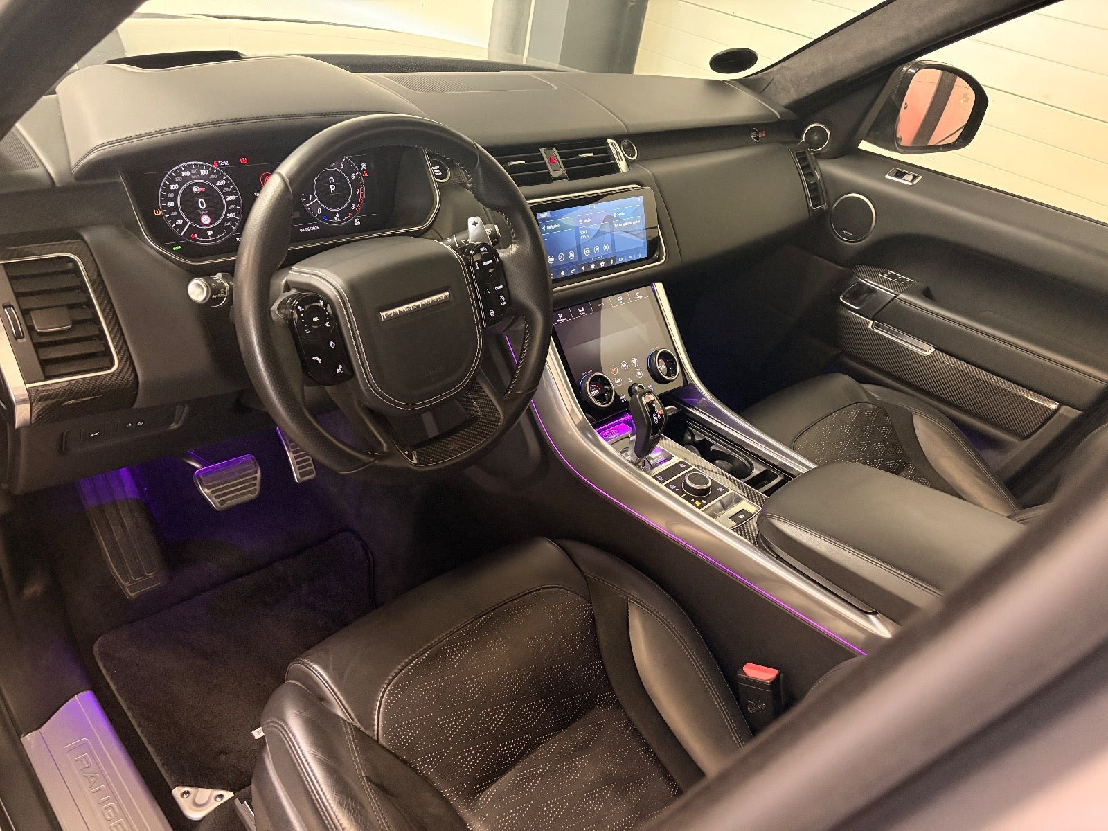 Grå Land Rover Range Rover sport fra 2020