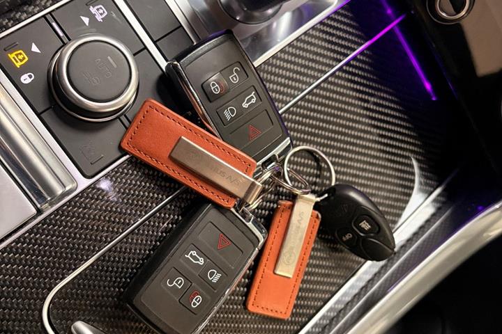 Grå Land Rover Range Rover sport fra 2020