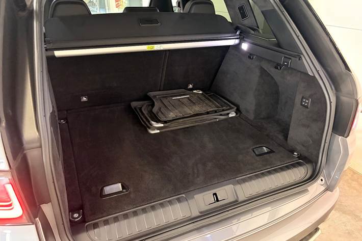 Grå Land Rover Range Rover sport fra 2020