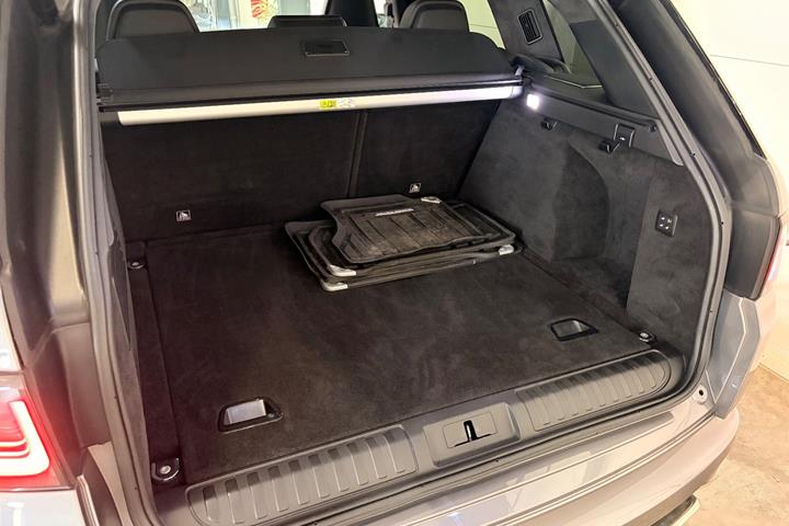 Grå Land Rover Range Rover sport fra 2020