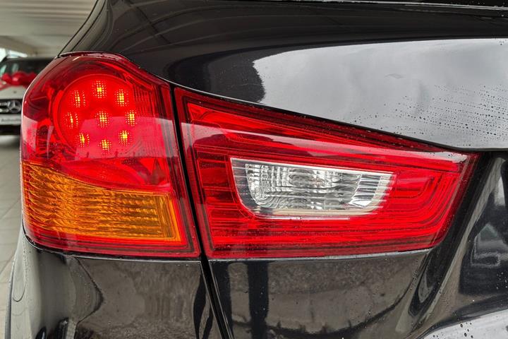 Sort Mitsubishi ASX fra 2015