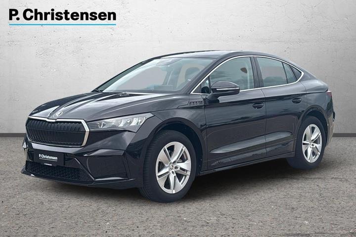 Sort Skoda Enyaq fra 2024 set udefra