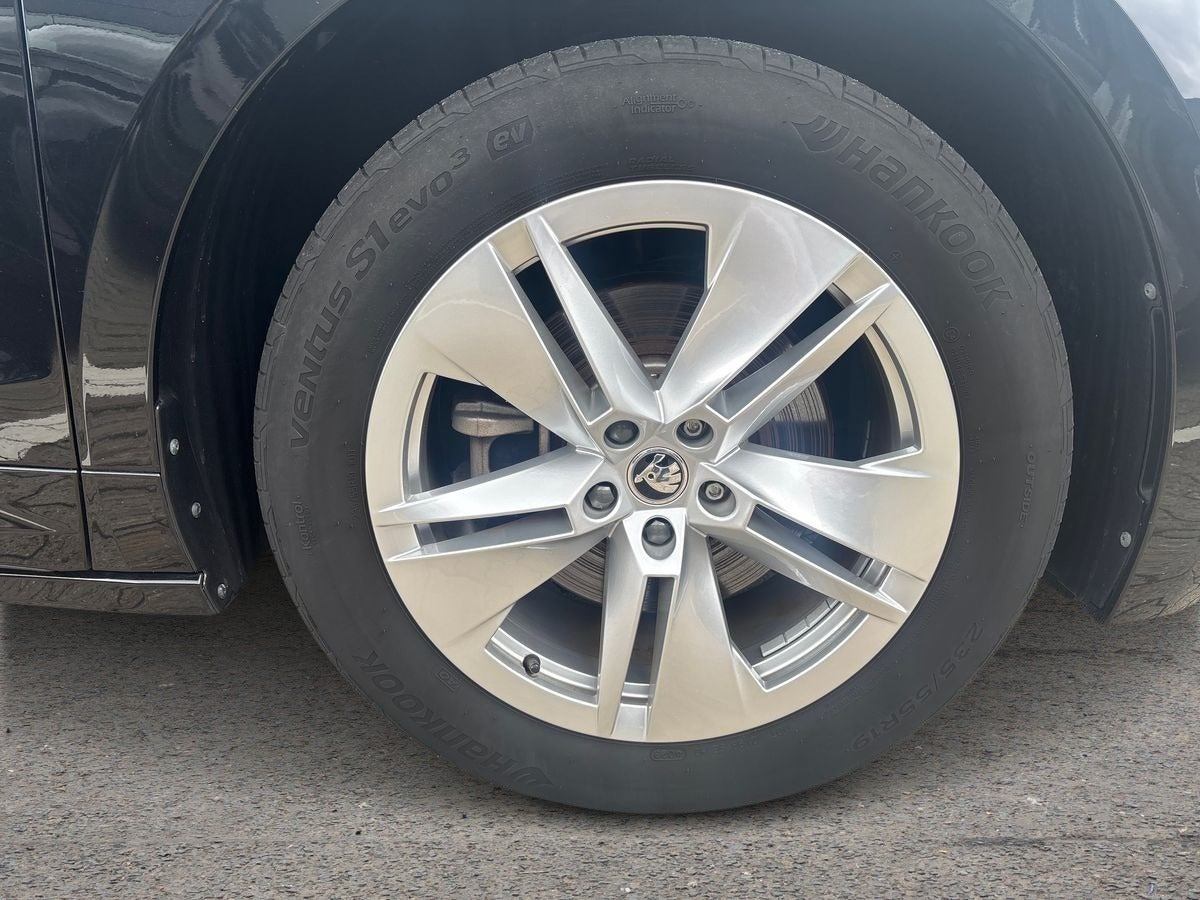 Sort Skoda Enyaq fra 2024