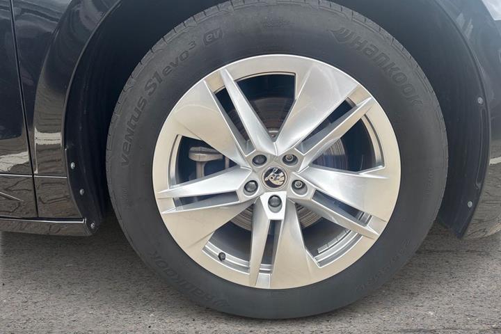 Sort Skoda Enyaq fra 2024