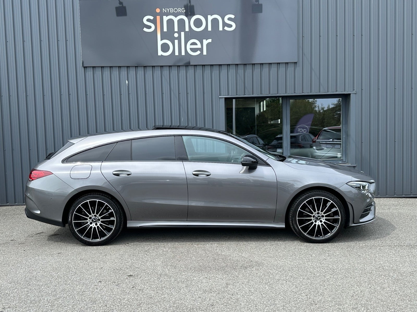 Grå Mercedes CLA250 e fra 2020
