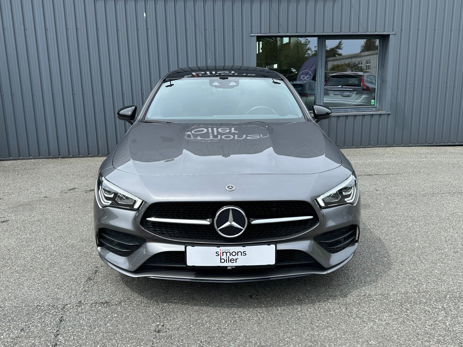 Grå Mercedes CLA250 e fra 2020