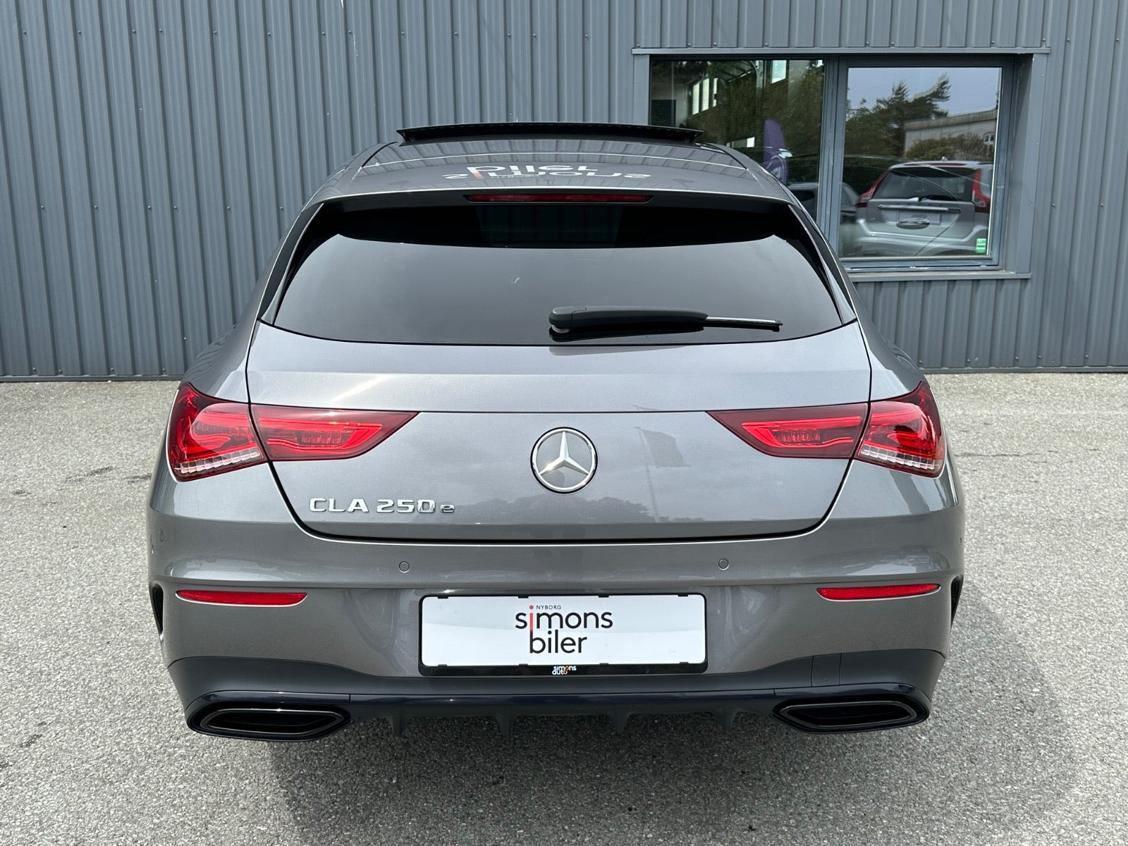 Grå Mercedes CLA250 e fra 2020