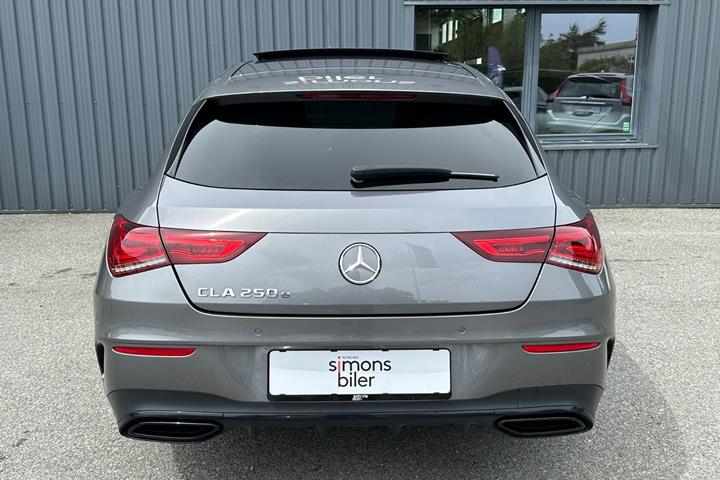Grå Mercedes CLA250 e fra 2020
