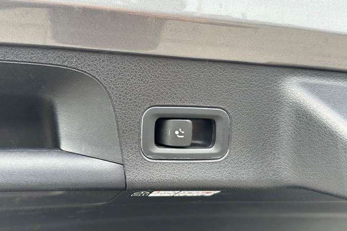 Grå Mercedes CLA250 e fra 2020
