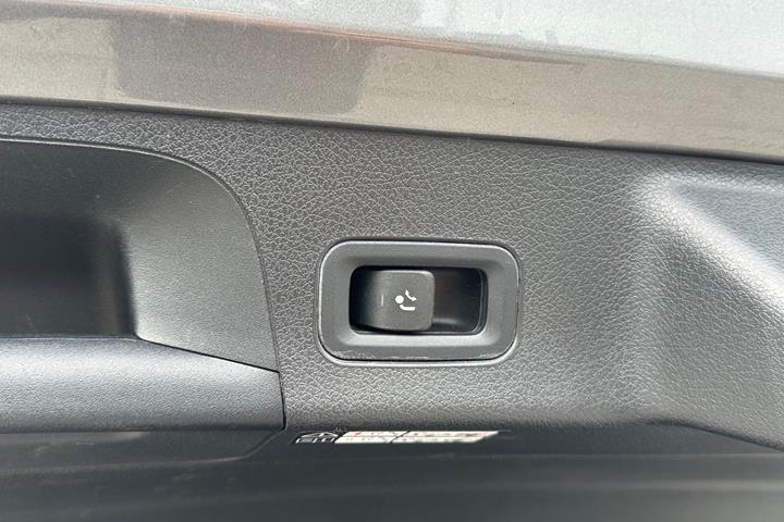 Grå Mercedes CLA250 e fra 2020