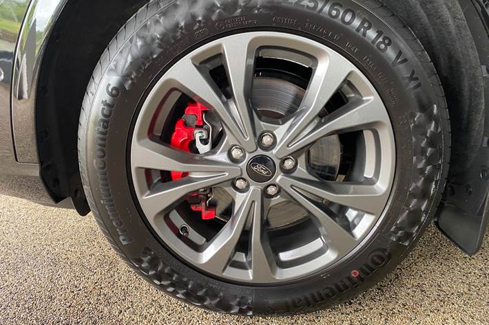 Sort Ford Kuga fra 2021