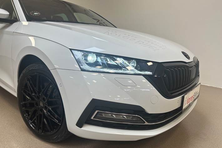 Hvid Skoda Octavia fra 2021