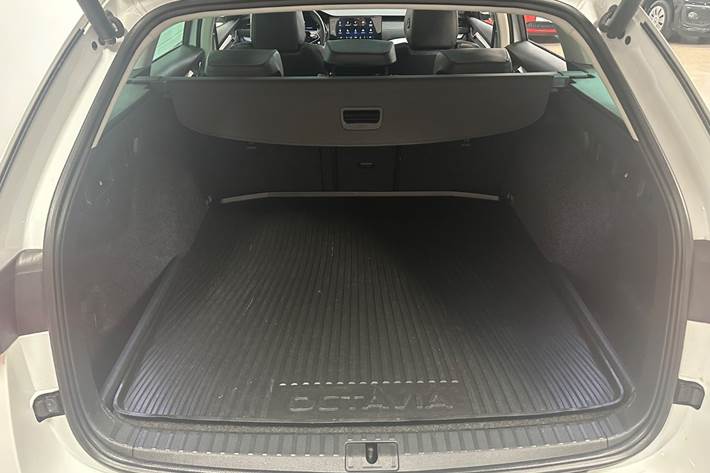 Hvid Skoda Octavia fra 2021