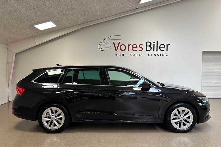 Sort Skoda Octavia fra 2022