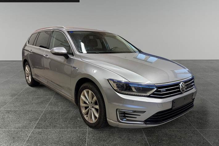 Sølv VW Passat fra 2018