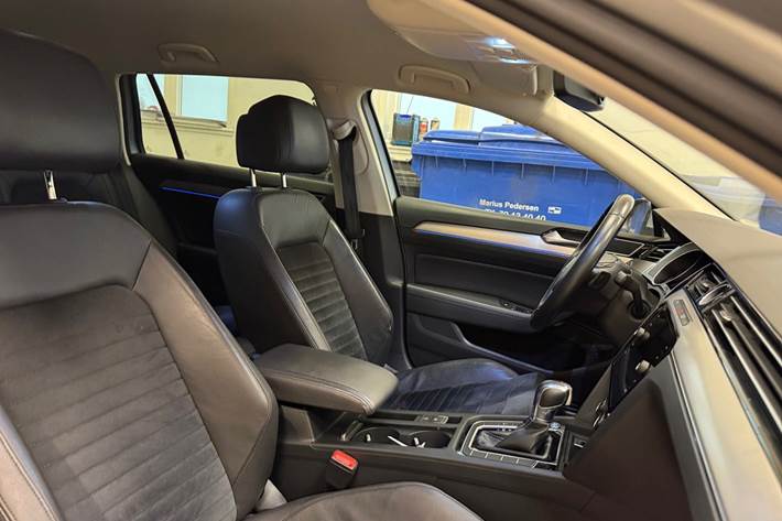 Sølv VW Passat fra 2018