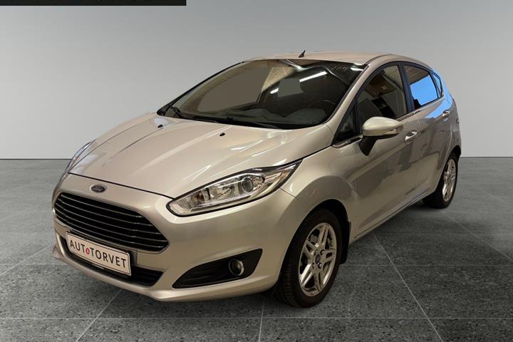 Sølv Ford Fiesta fra 2014 set udefra