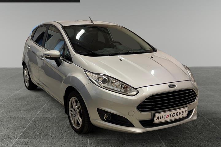 Sølv Ford Fiesta fra 2014