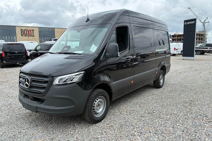 Sort Mercedes Sprinter 317 fra 2026