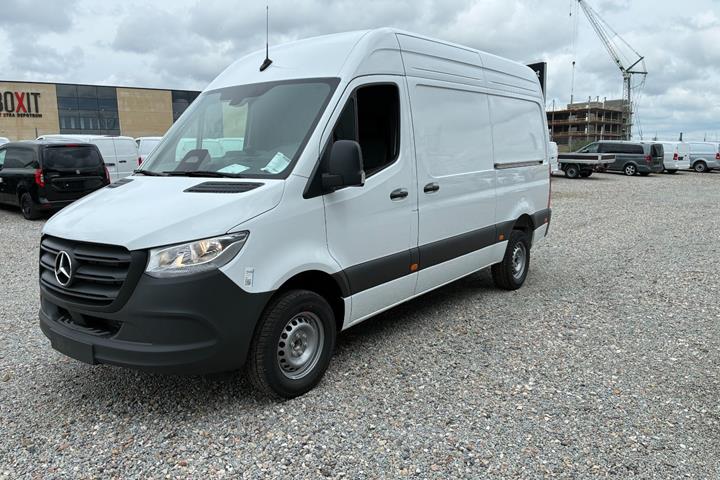 Hvid Mercedes Sprinter 317 fra 2025