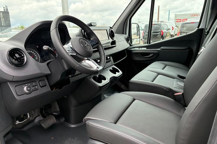 Hvid Mercedes Sprinter 317 fra 2025