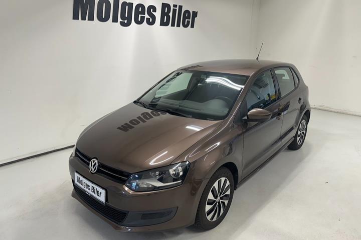 Brun VW Polo fra 2013 set udefra