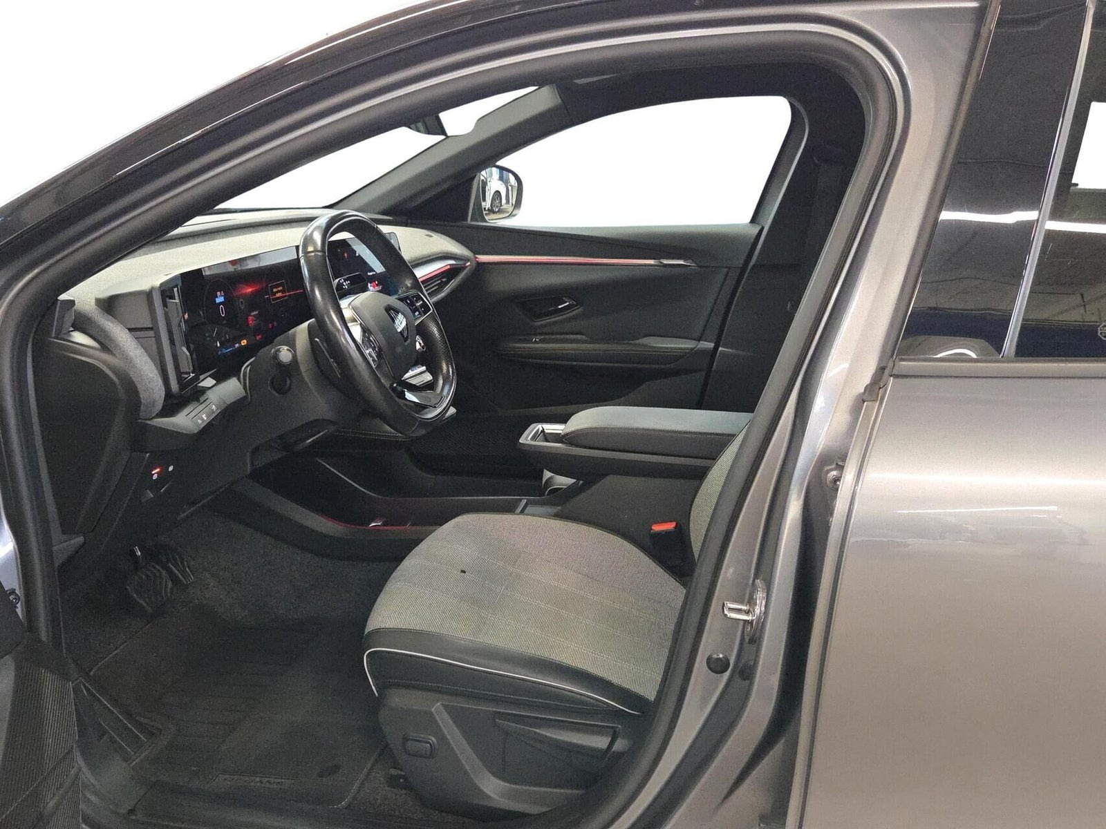 Grå Renault Megane E-Tech fra 2022