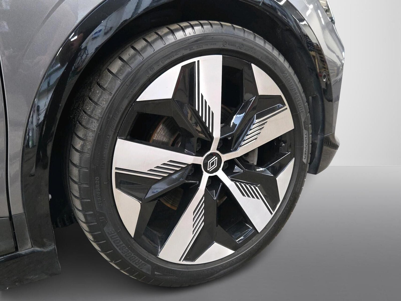 Grå Renault Megane E-Tech fra 2022