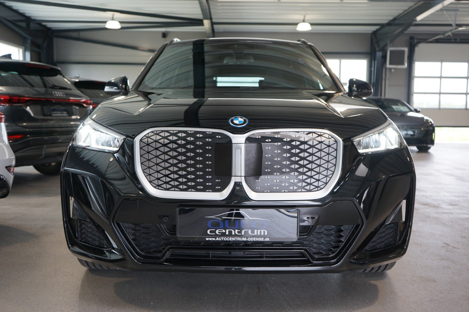 Sort BMW iX1 fra 2025