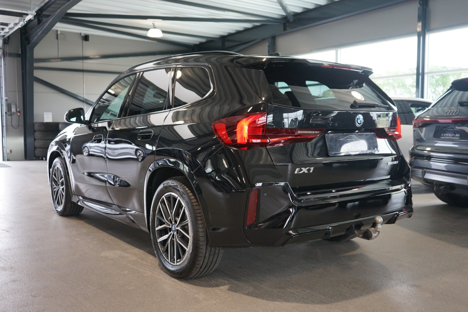 Sort BMW iX1 fra 2025