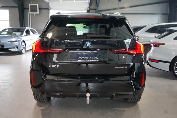 Sort BMW iX1 fra 2025