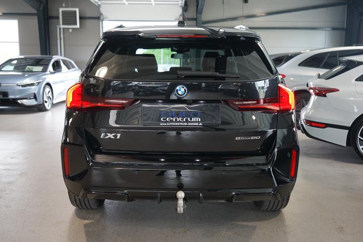 Sort BMW iX1 fra 2025