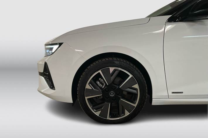 Hvid Opel Astra-e fra 2023