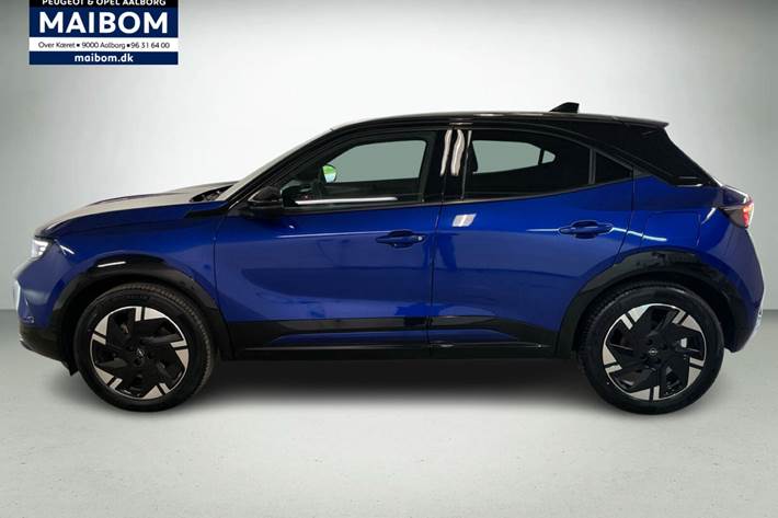 Blå Opel Mokka-e fra 2025