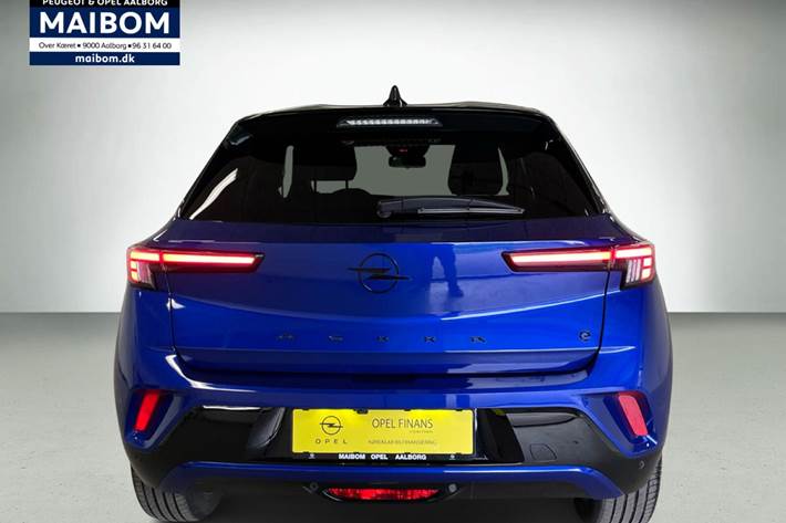 Blå Opel Mokka-e fra 2025