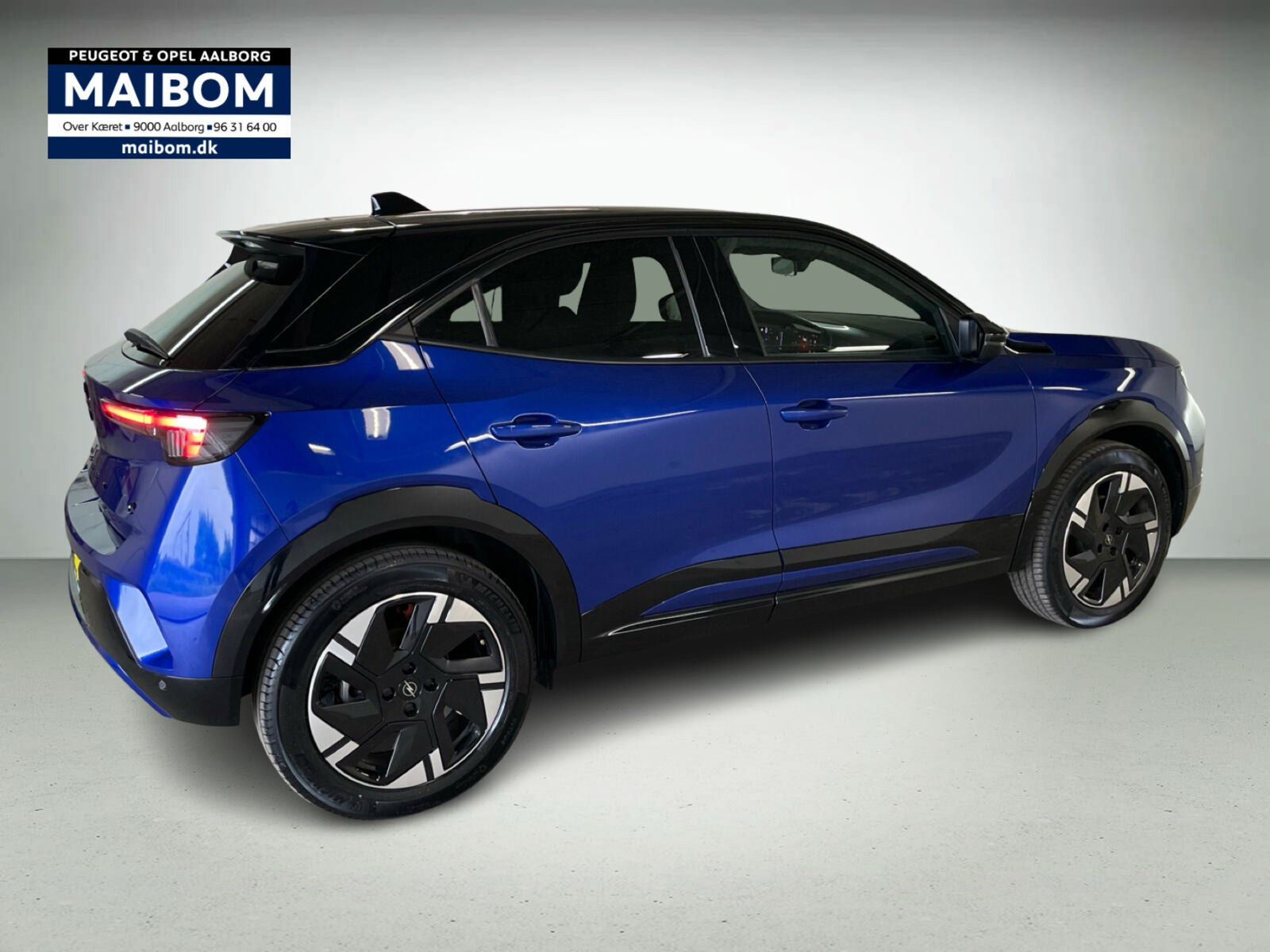 Blå Opel Mokka-e fra 2025