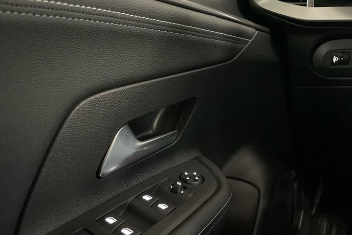 Blå Opel Mokka-e fra 2025