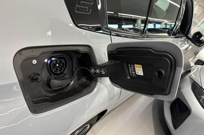 Grå BMW i5 fra 2024