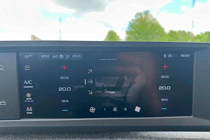 Grå Peugeot e-5008 fra 2025