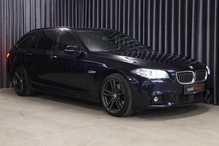 Blå BMW 530d fra 2016