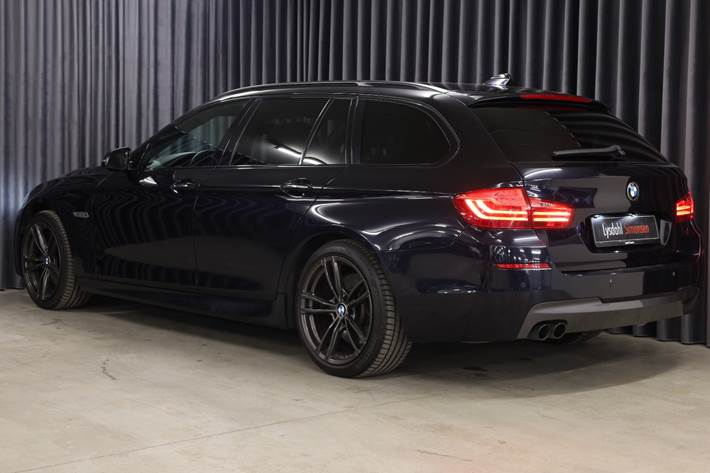 Blå BMW 530d fra 2016