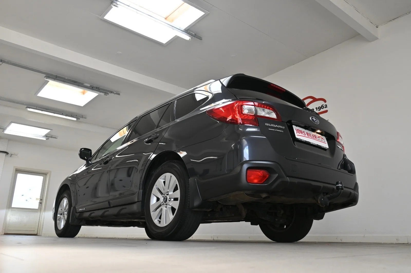 Grå Subaru Outback fra 2017
