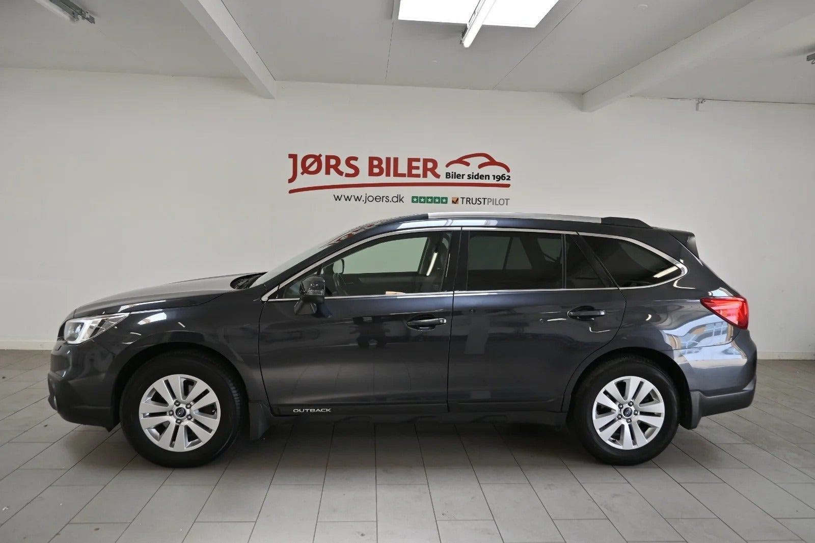 Grå Subaru Outback fra 2017