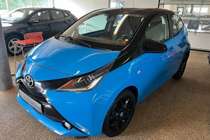 Blå Toyota Aygo fra 2015
