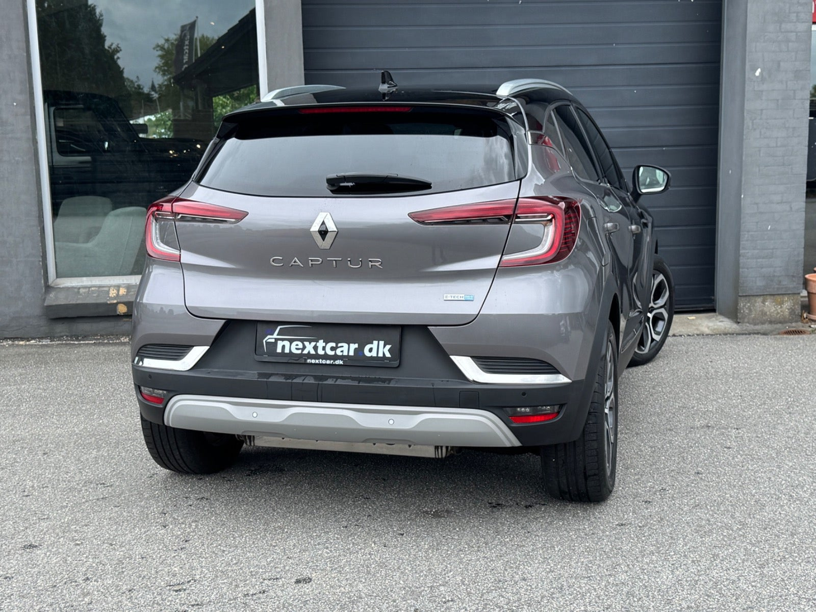 Grå Renault Captur fra 2022